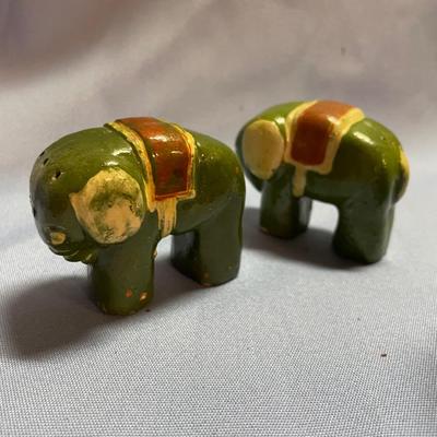 Elephant salt & pepper shakers