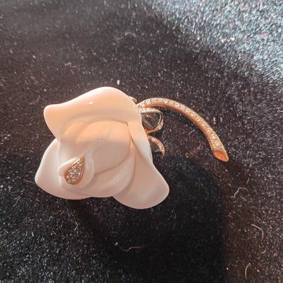 A COLLECTION OF PINS AND BROOCHES