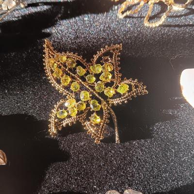 A COLLECTION OF PINS AND BROOCHES