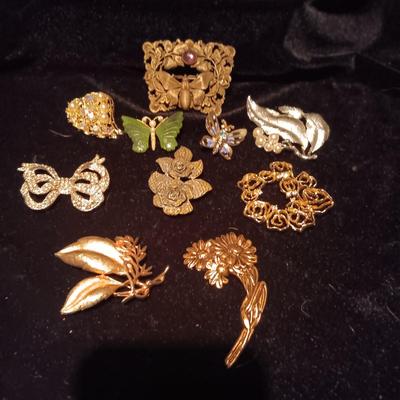 MOSTLY GOLD TONE BROOCHES WITH A JADE? BUTTERFLY