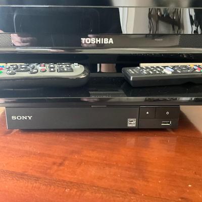 833 26" Toshiba Flatscreen TV with Sony Blueray DVD Player