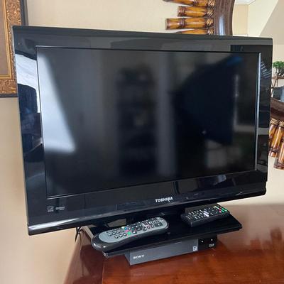 833 26" Toshiba Flatscreen TV with Sony Blueray DVD Player