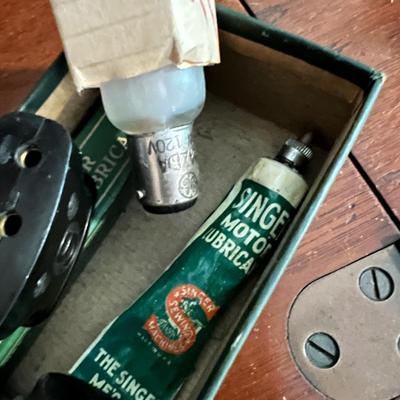 Antique Singer Sewing Machine w. Accessories, Boxes, Tools, Singer Ephemera, Manuals