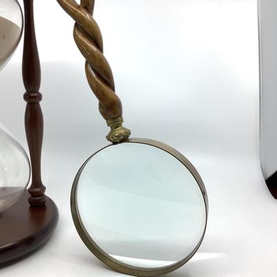916 Magnifying Glass with Sand Hour Glass