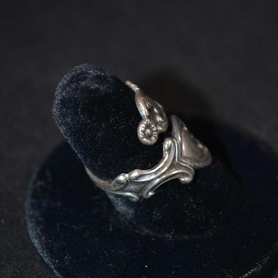 AVON Sterling Ring Size 7, 5.2g