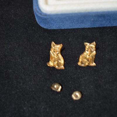 14k Gold Cat Earrings w/ 14k Posts & Backs 0.7g