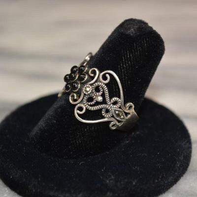Vintage 925 Sterling Onyx & Marcasite Filigree Ring Size 8.5, 2.6g
