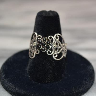 Vintage 925 Sterling Onyx & Marcasite Filigree Ring Size 8.5, 2.6g