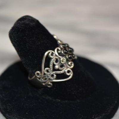 Vintage 925 Sterling Onyx & Marcasite Filigree Ring Size 8.5, 2.6g