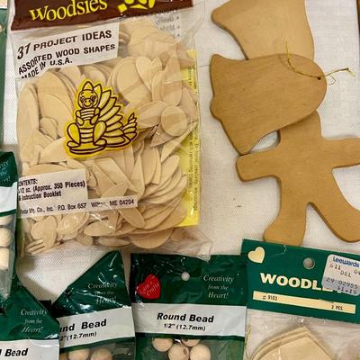 Wood Craft Piece Lot - animal shopes, ornaments, snowmen, hearts, etc