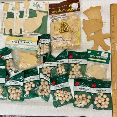 Wood Craft Piece Lot - animal shopes, ornaments, snowmen, hearts, etc