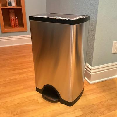 935 SIMPLE HUMAN Waste Can