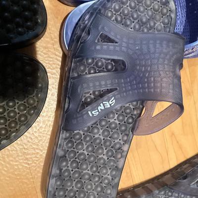 944 Lot of Seven Pairs of Sensi Slip-On Spa Shoes
