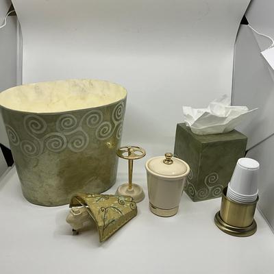 858 Decorative Bathroom Lot