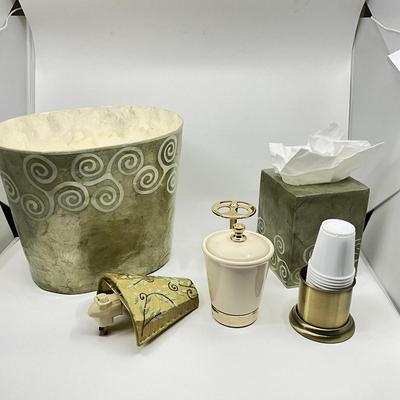 858 Decorative Bathroom Lot