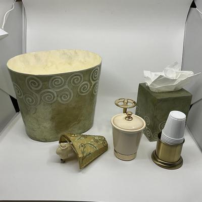 858 Decorative Bathroom Lot