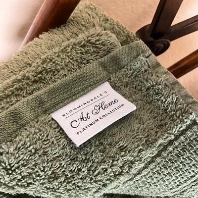 859 Bloomingdale's Art Home 28pc Towel Collection