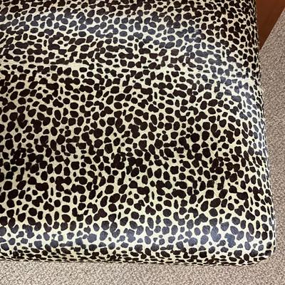 870 Upholdstered Leopart Print Bench