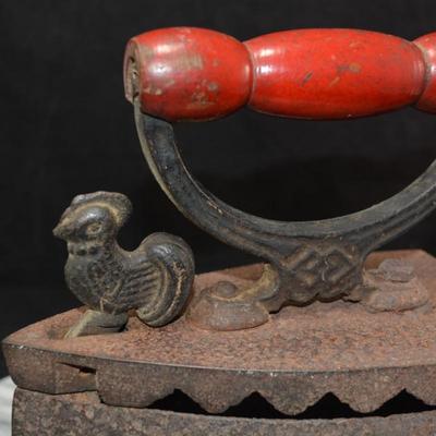 Antique/Vintage Cast Iron Chicken Latch Clothes Iron 7.75”x6.75”x3.75”