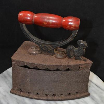 Antique/Vintage Cast Iron Chicken Latch Clothes Iron 7.75”x6.75”x3.75”