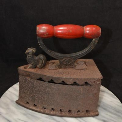 Antique/Vintage Cast Iron Chicken Latch Clothes Iron 7.75”x6.75”x3.75”