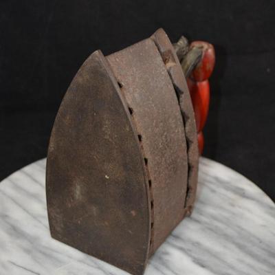 Antique/Vintage Cast Iron Chicken Latch Clothes Iron 7.75”x6.75”x3.75”