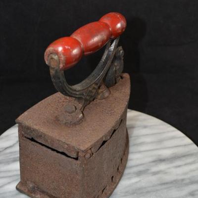 Antique/Vintage Cast Iron Chicken Latch Clothes Iron 7.75”x6.75”x3.75”