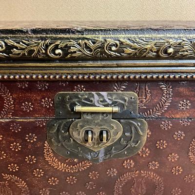 871 Antique Decorative Wooden Chest