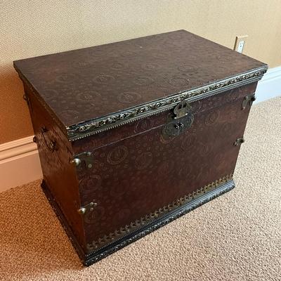 871 Antique Decorative Wooden Chest