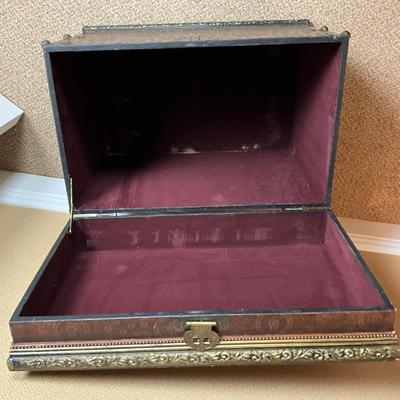 871 Antique Decorative Wooden Chest