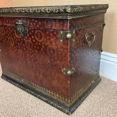 871 Antique Decorative Wooden Chest