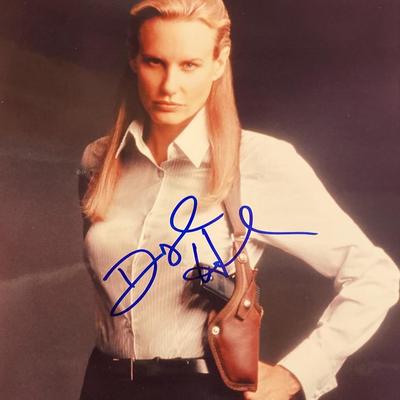 Daryl Hannah signed photo