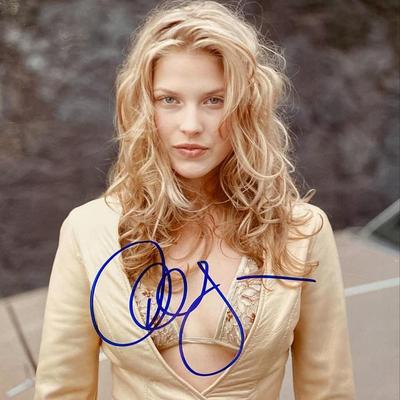 Ali Larter signed photo