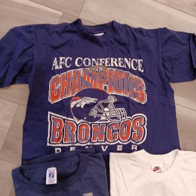 DENVER BRONCOS MEDIUM SIZE T-SHIRTS