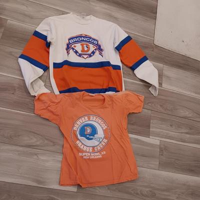 DENVER BRONCOS VINTAGE SWEATSHIRT AND T-SHIRT SIZE LARGE