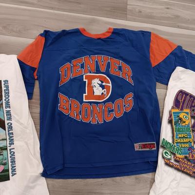 2 SUPER BOWL XXXI T-SHIRTS AND A VINTAGE DENVER BRONCOS JERSEY SIZE L