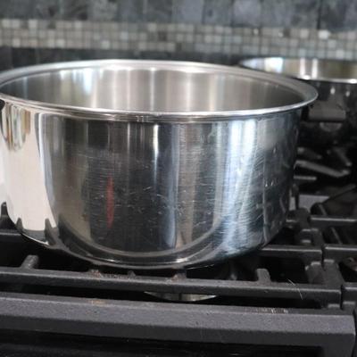 Lot of pots and pans w/ lids