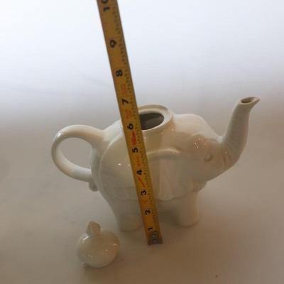 Tiny Elephant teapot and two cups