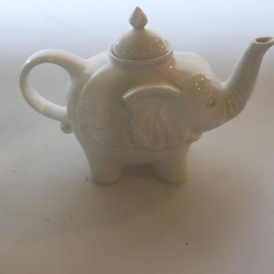 Tiny Elephant teapot and two cups