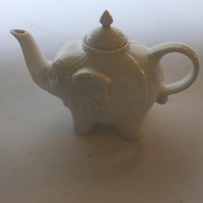 Tiny Elephant teapot and two cups