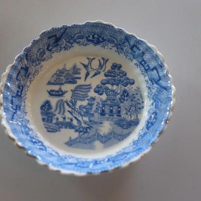 4 small Asian trinket plates with a small tea pot