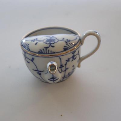 4 small Asian trinket plates with a small tea pot