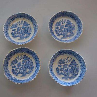 4 small Asian trinket plates with a small tea pot