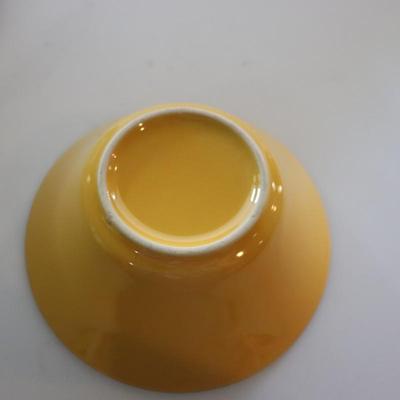 Lot of yellow bowls (3 in total)