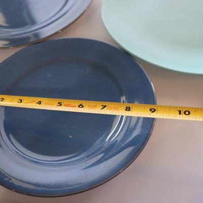 Lot of 3 dinner plates