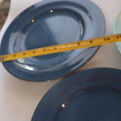 Lot of 3 dinner plates