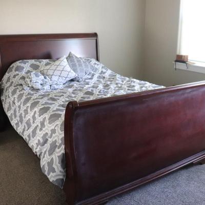 Mahogany Sleigh Bed (Queen)