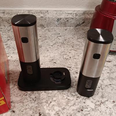 ATLAS PASTA MAKER AND ELECTRIC SALT & PEPPER GRINDERS