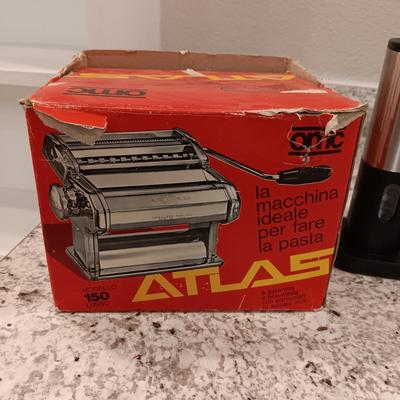 ATLAS PASTA MAKER AND ELECTRIC SALT & PEPPER GRINDERS