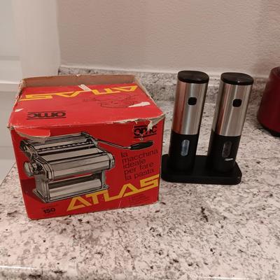 ATLAS PASTA MAKER AND ELECTRIC SALT & PEPPER GRINDERS
